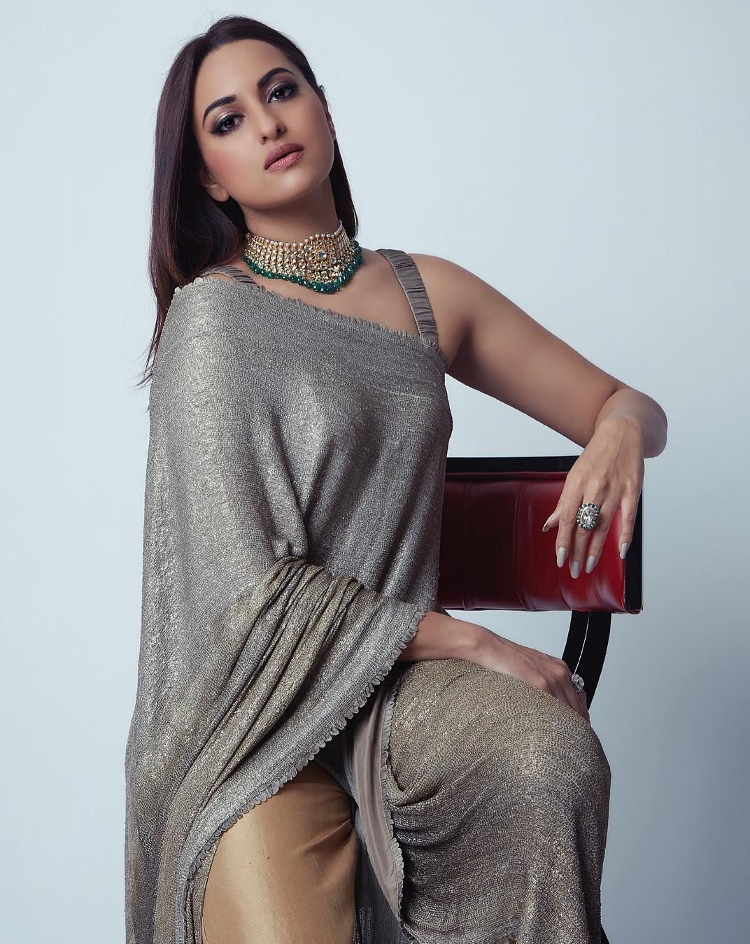 1072px x 1349px - 35 Hot And Sexy Sonakshi Sinha Pictures â€“ Dabangg Girl