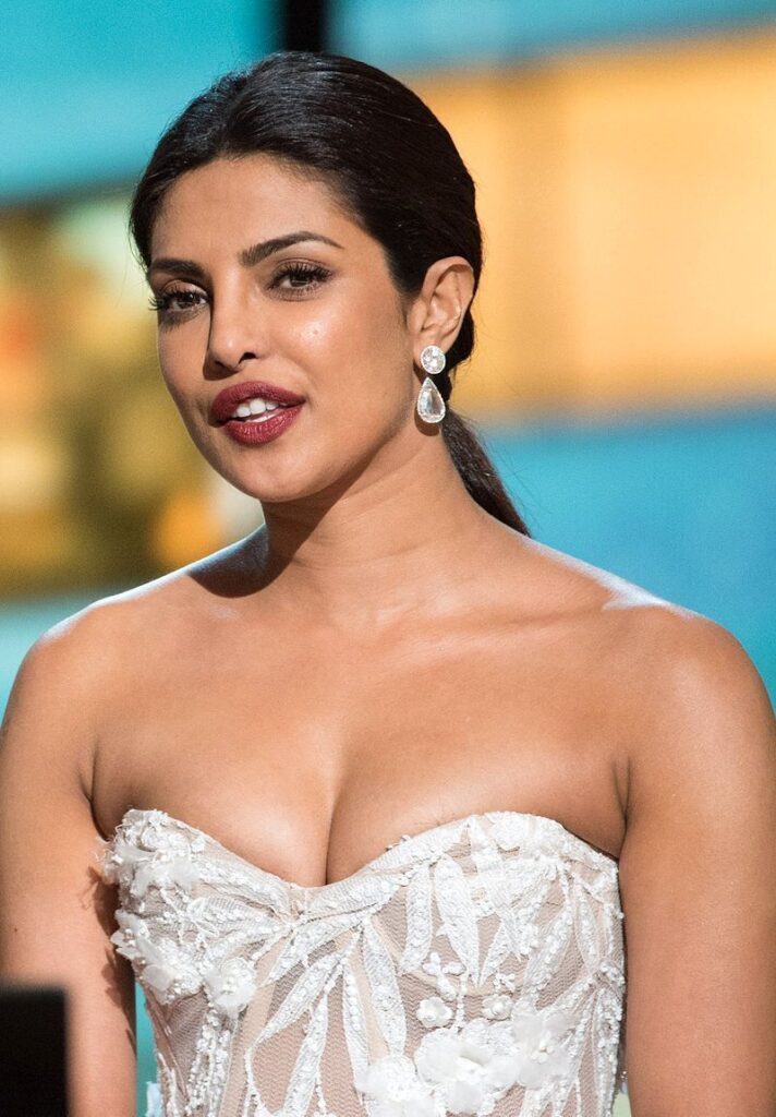 Priyanka-Chopra-hot--712x1024.jpg